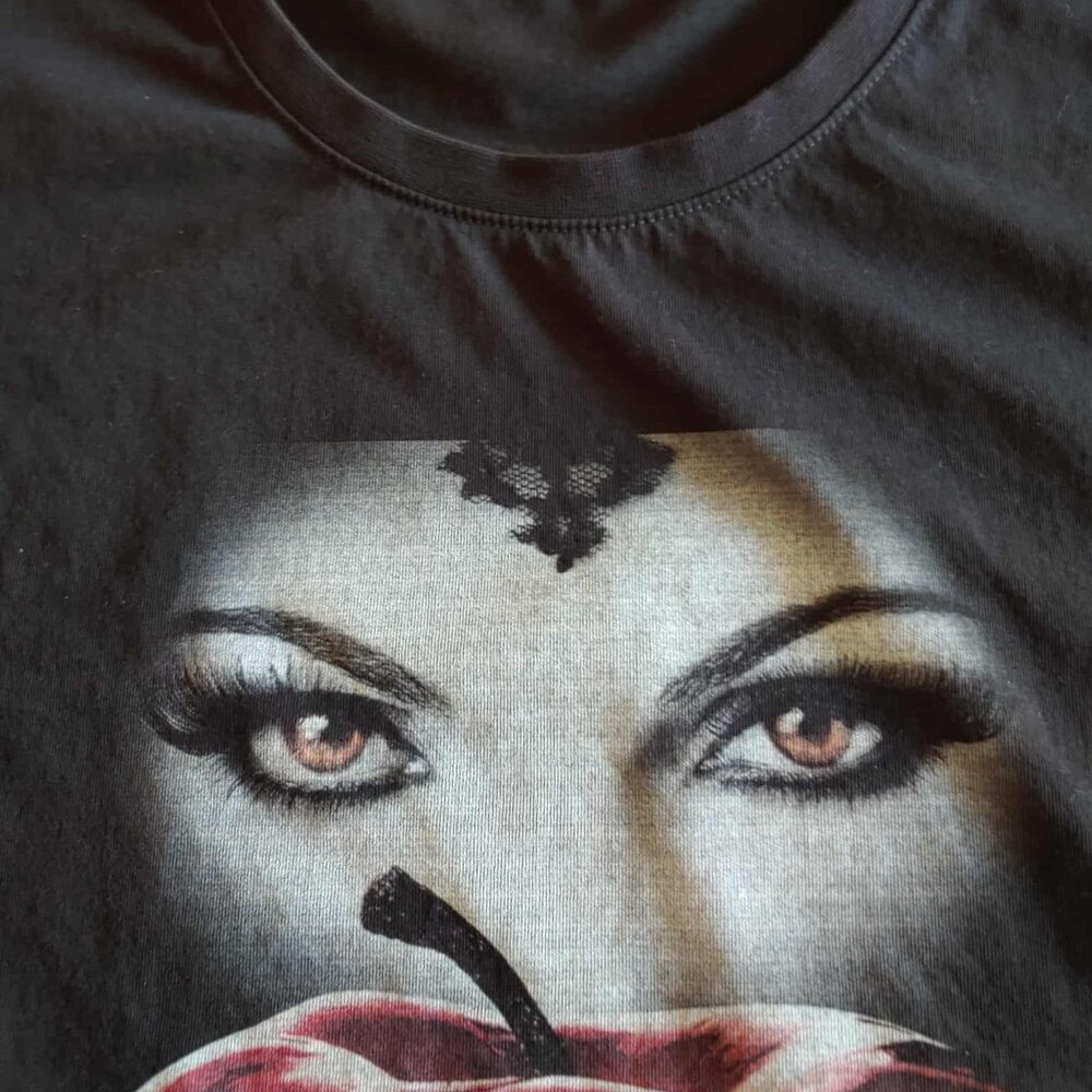 Women’s medieval-inspired graphic short sleeve top in black, size XL.